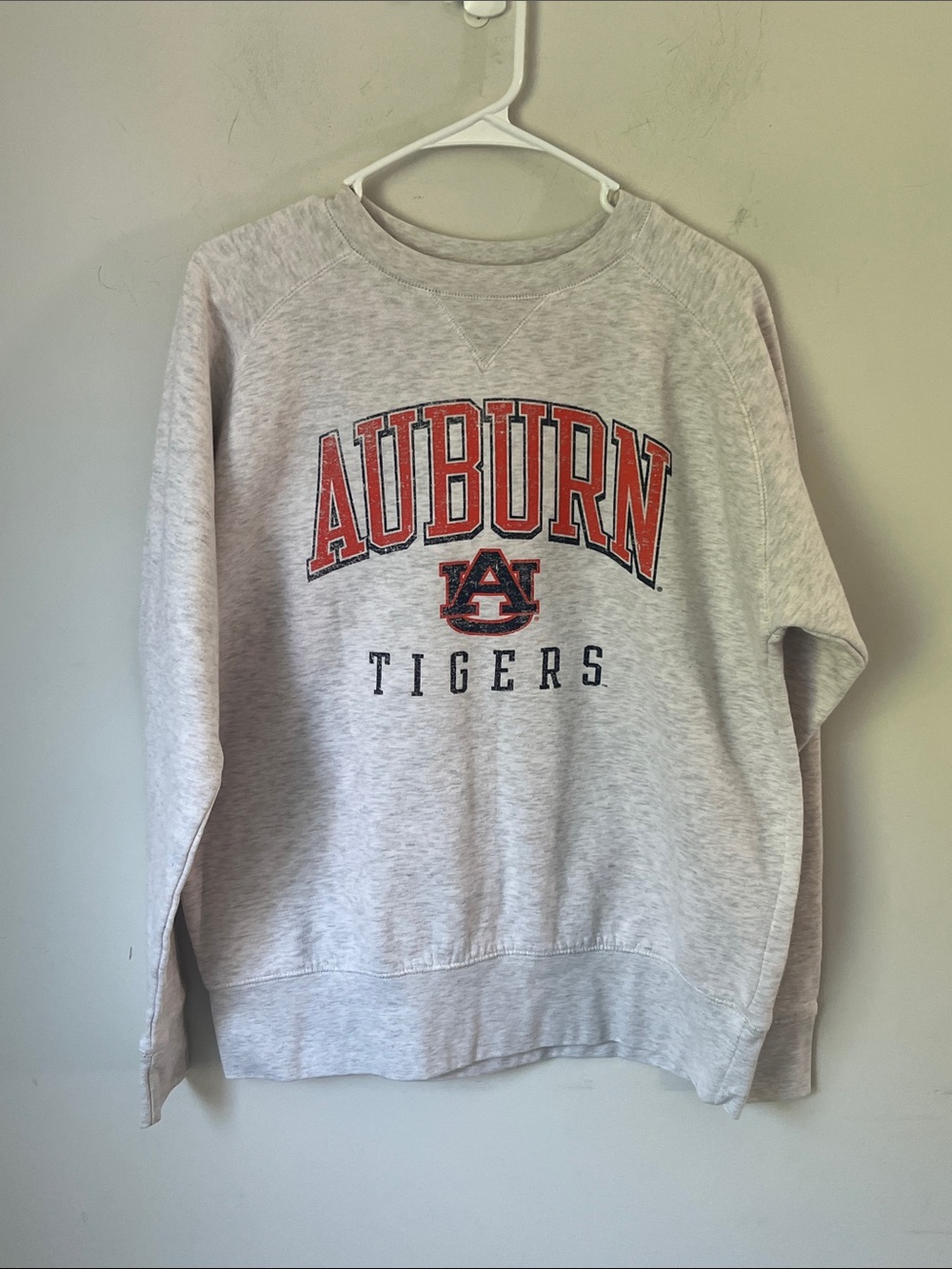 Auburn Tigers Knights Apparel Vintage Graphic Logo Sweatshirt, size Medium 🦋